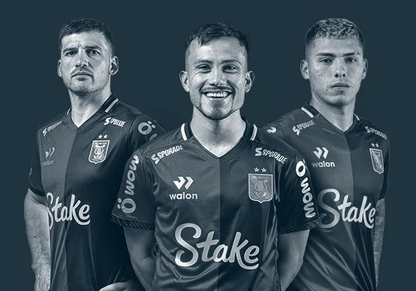 Tarjeta deportiva con identidad de club y enfoque de partido